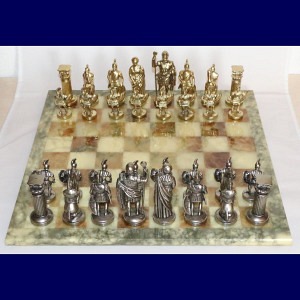 Marmor Schachbrett mit Metallfiguren